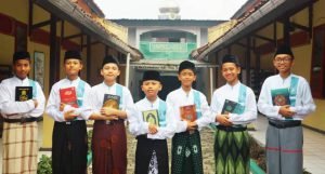 Santri Kelas 1 KMI Almumtaza